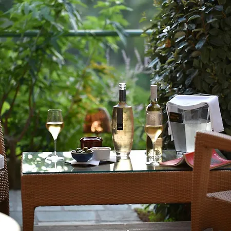 Готель Alivi Di Santa Giulia 4*