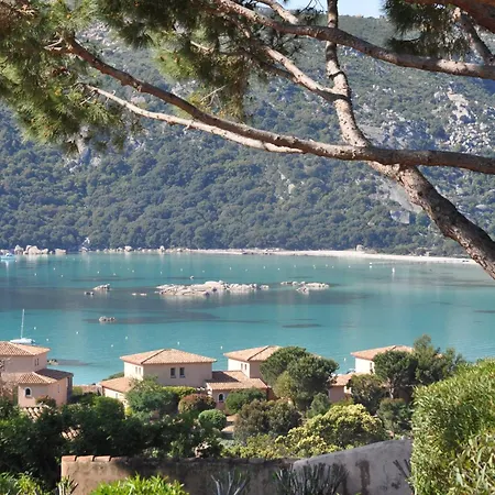 Готель Alivi Di Santa Giulia