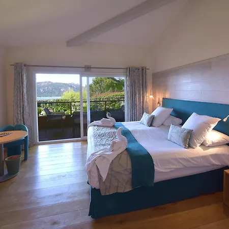 Готель Alivi Di Santa Giulia 4*